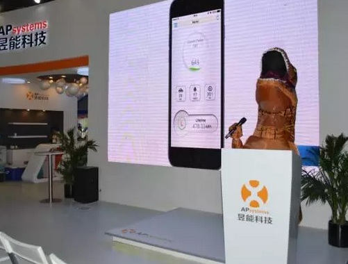 驚！SNEC展會(huì)出現(xiàn)史前動(dòng)物 暴龍帶你逛展會(huì)