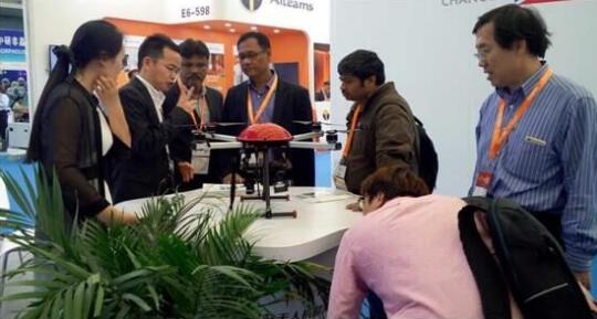 新品發(fā)布，無人機(jī)展示     金鴻泰驚艷亮相SNEC 2017