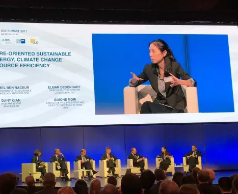 晶科能源對(duì)話德國(guó)總理默克爾：未來(lái)的可持續(xù)經(jīng)濟(jì)來(lái)自能源 氣候變化和資源效率