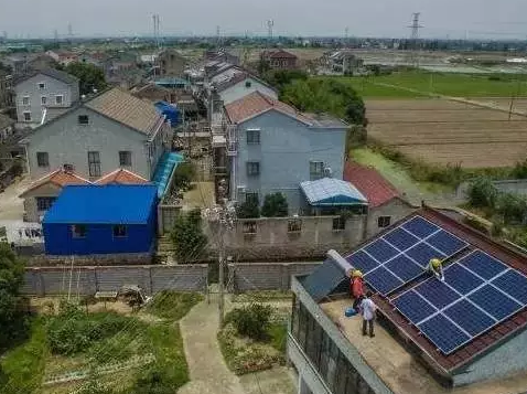 又一個&ldquo;光伏村&rdquo;并網(wǎng)發(fā)電，每戶能領(lǐng)3000-5000元補(bǔ)貼！