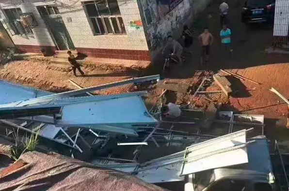 又見光伏電站被大風掀飛，這樣做可能會讓你避免損失！