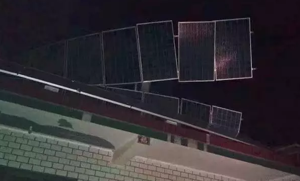 又見光伏電站被大風掀飛，這樣做可能會讓你避免損失！