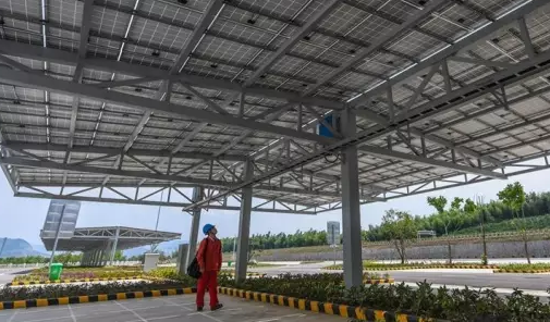 高速公路也建光伏發(fā)電站！年發(fā)電量達40萬千瓦