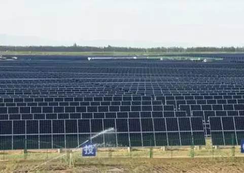 光伏電站不僅能發(fā)電，還能治沙！