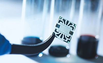 想讓太陽能電池板變透明？用上石墨烯吧