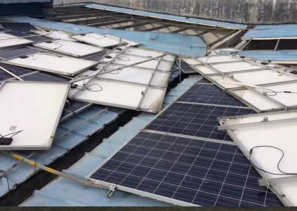 廣東開平屋頂光伏一片狼籍，屋頂光伏電站如何抵御自然災(zāi)害