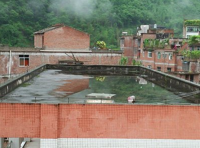 光伏點(diǎn)亮千里圓夢路，邊陲傳來朗朗讀書聲