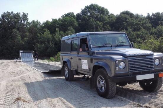 英國測試地毯式太陽能電池板