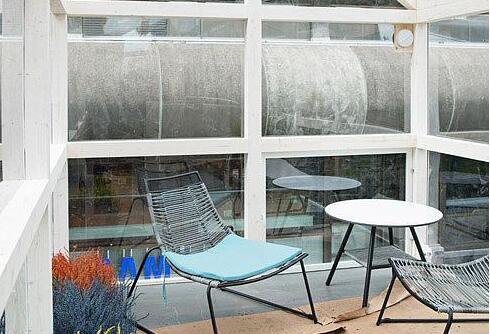 芬蘭現(xiàn)&ldquo;長(zhǎng)棍&rdquo;建筑 屋頂配太陽(yáng)能發(fā)電站