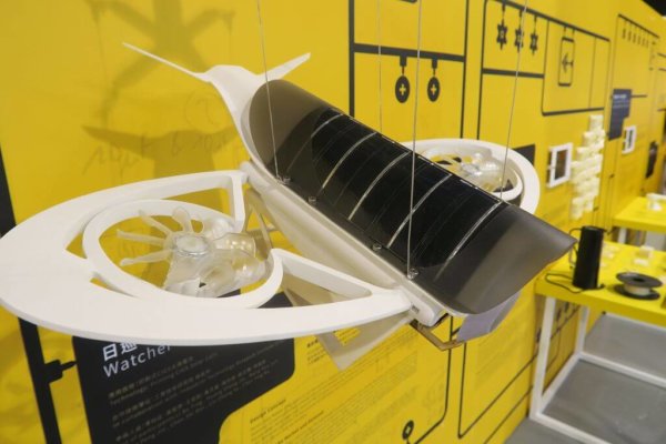 翻開書本形象的薄膜太陽(yáng)能電池 開始為你的電子產(chǎn)品充電