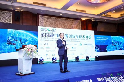 李衛(wèi)春圍繞儲(chǔ)能商業(yè)化實(shí)踐，就&ldquo;PV+ESS&rdquo;服務(wù)模式進(jìn)行了主題演講