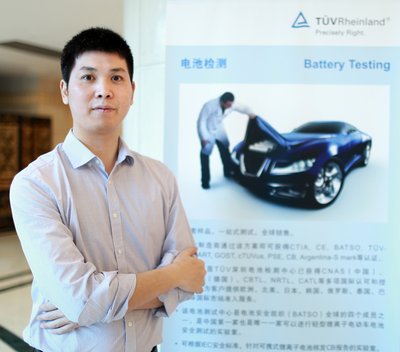 李衛(wèi)春圍繞儲(chǔ)能商業(yè)化實(shí)踐，就&ldquo;PV+ESS&rdquo;服務(wù)模式進(jìn)行了主題演講