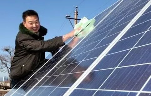 光伏電站被灰塵困擾除塵清理必不可少，但灰塵清理要科學(xué)