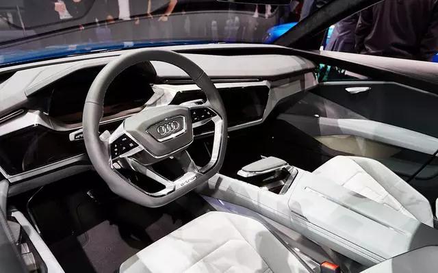 奧迪+漢能光伏車頂：Q6純電動Suv將上市、48萬+續(xù)航500km...