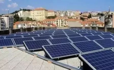 坡屋頂、平屋頂、彩鋼瓦屋頂光伏系統(tǒng)安裝方式詳解