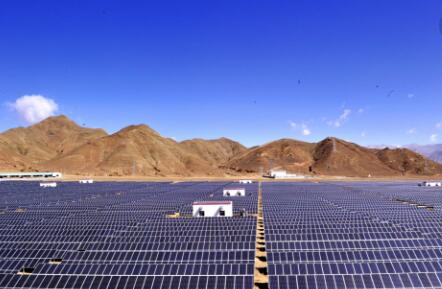 《中國電力發(fā)展報告2017》:合理把握光伏發(fā)電開發(fā)節(jié)奏