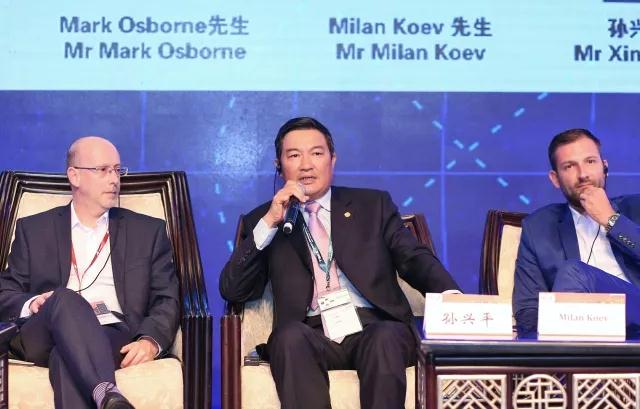 舒樺、朱戰(zhàn)軍、孫興平SNEC對(duì)話全球光伏領(lǐng)袖