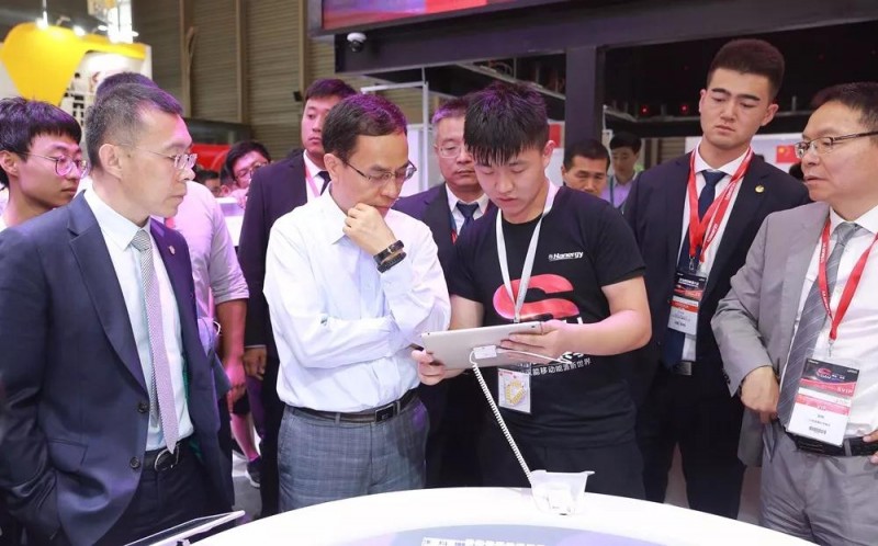 漢能創(chuàng)始人李河君:共同迎接全球移動(dòng)能源時(shí)代到來