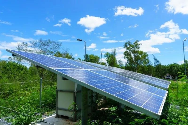 光伏逆變器太燙手？你需要給它散散熱了！