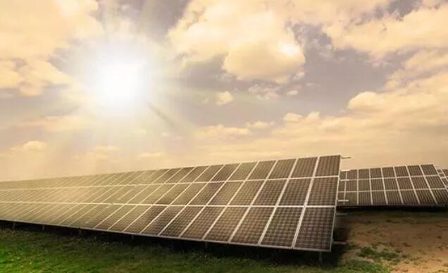 &ldquo;5&middot;31&rdquo;光伏新政后 一邊是經(jīng)銷商選擇離場 一邊卻是光伏巨頭繼續(xù)擴(kuò)產(chǎn)！