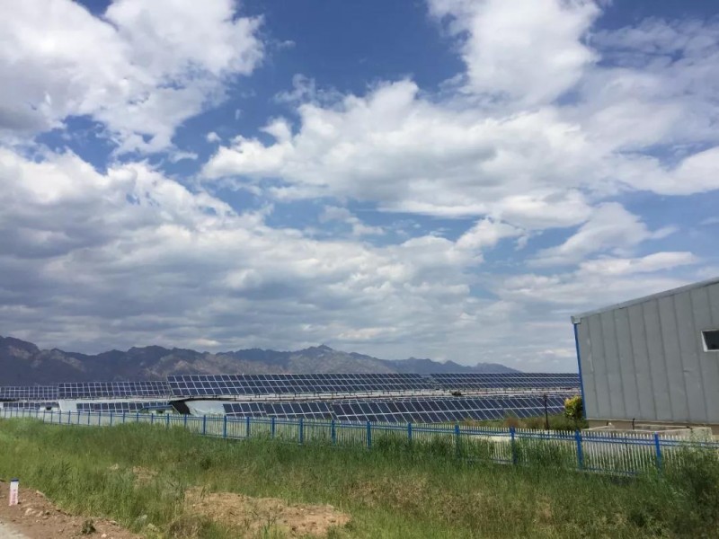 光伏電站組件清洗：人工一小時，他只要一分鐘？