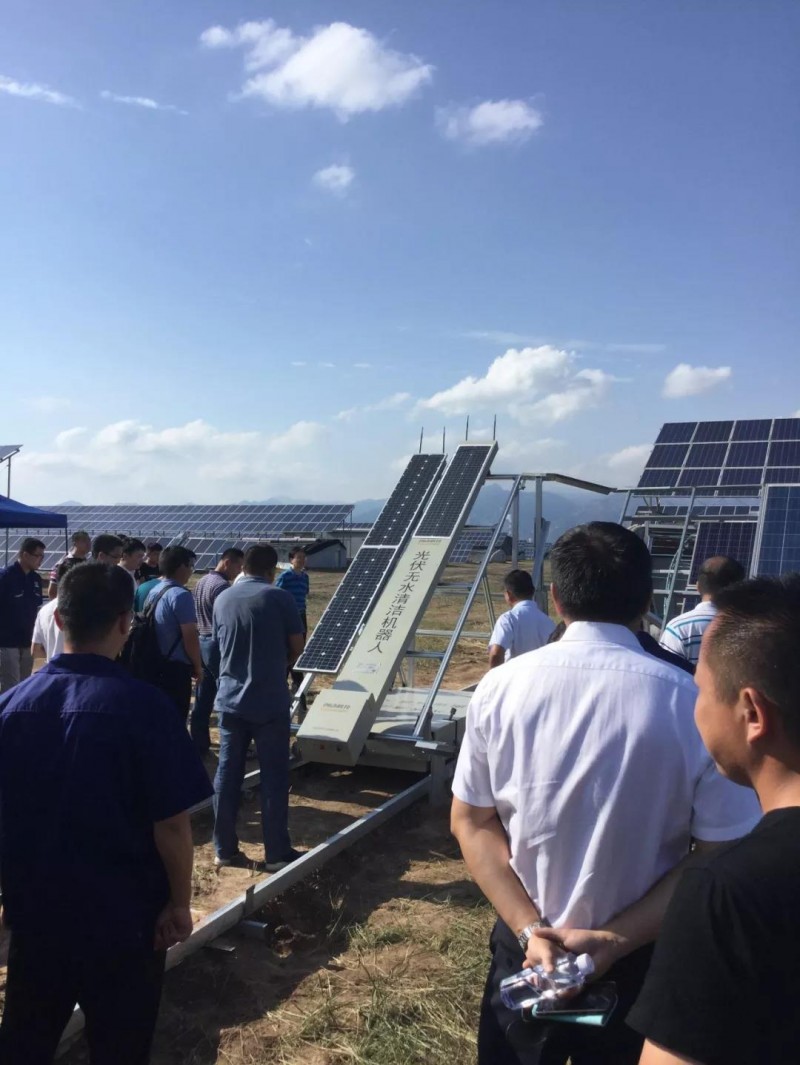 光伏電站組件清洗：人工一小時，他只要一分鐘？