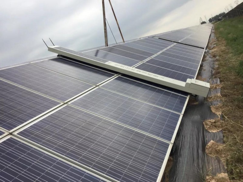 光伏電站組件清洗：人工一小時，他只要一分鐘？