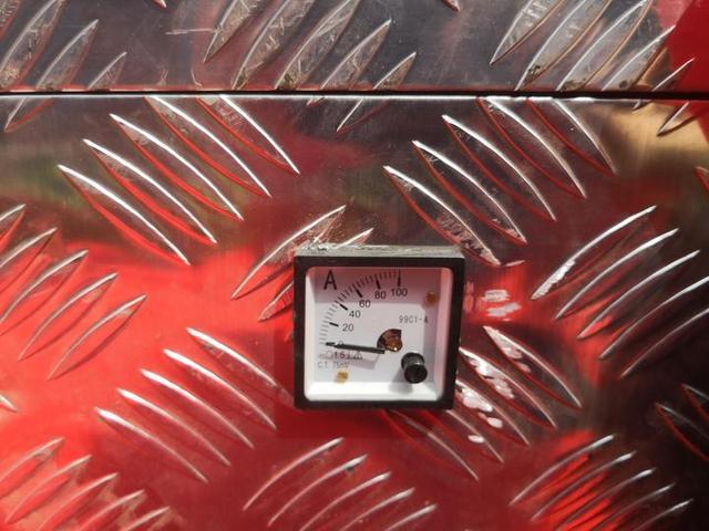 太陽(yáng)能發(fā)電 為電動(dòng)車無(wú)線充電 紹興建成&ldquo;超級(jí)道路&rdquo;