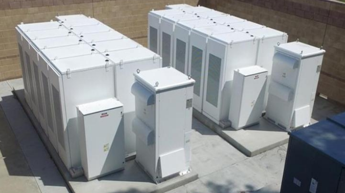 NantEnergy公司日前宣布已經(jīng)收購(gòu)夏普電子公司在美國(guó)的能源系統(tǒng)和服務(wù)業(yè)務(wù)，此次收購(gòu)將幫助該公司在全球儲(chǔ)能市場(chǎng)蓬勃發(fā)展時(shí)成為電池儲(chǔ)能行業(yè)領(lǐng)導(dǎo)者。