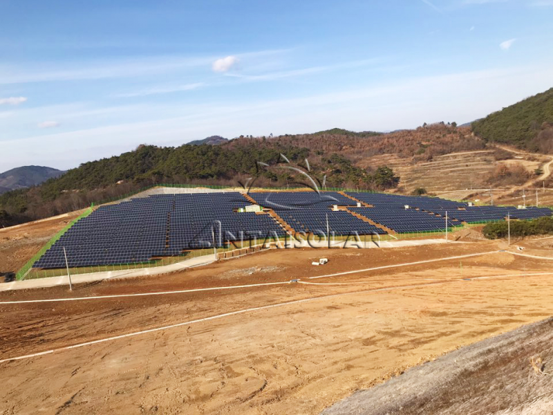 安泰為韓國2.2MW項(xiàng)目提供地面幾型東西可調(diào)單樁支架解決方案