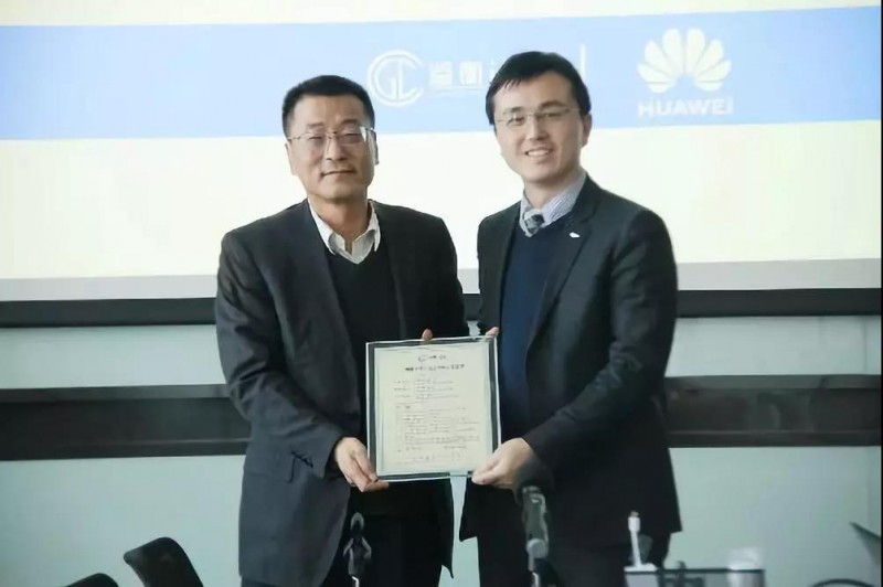 鑒衡向陽光電源、華為、禾望頒發(fā)國內(nèi)首批逆變器新能標(biāo)認(rèn)證證書